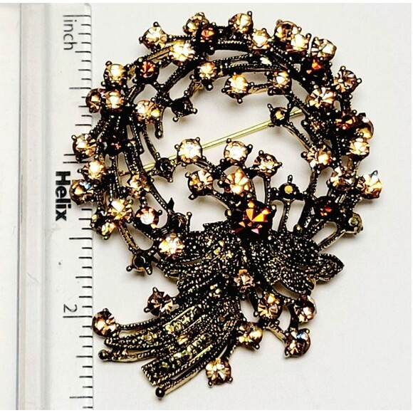 MCM Wreath Brooch Prong Set Multicolor Amber Crystals Gold Tone Pristine EUC! - Picture 4 of 5